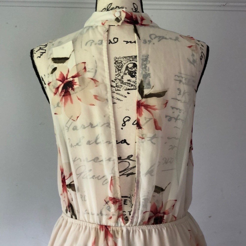 Tobi Floral Romper - Picture 6 of 7